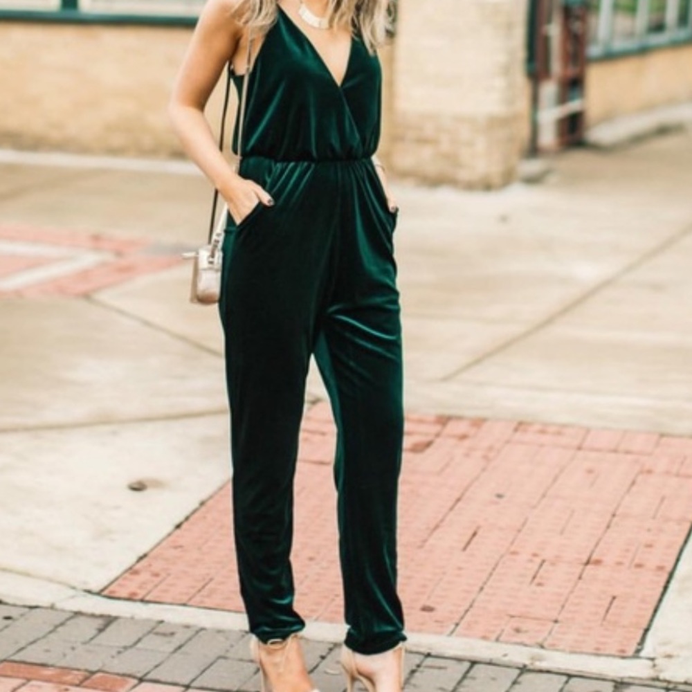🦄Gianni Bini Emerald Velvet Jumpsuit